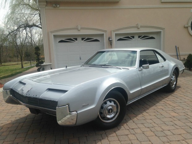 1966 Oldsmobile Toronado Deluxe-15234324