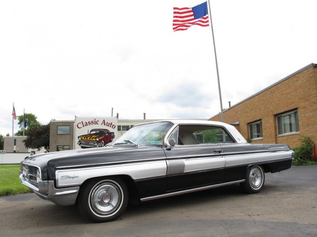 1962 Oldsmobile Starfire-11