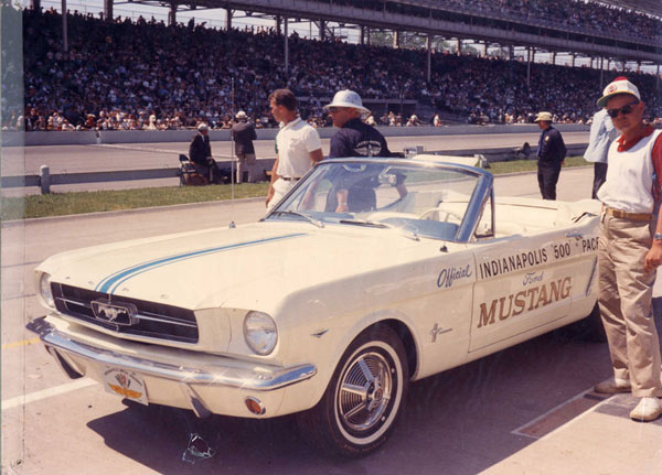 1964-Ford-Mustang-Pace-Car-fegkjg14576546