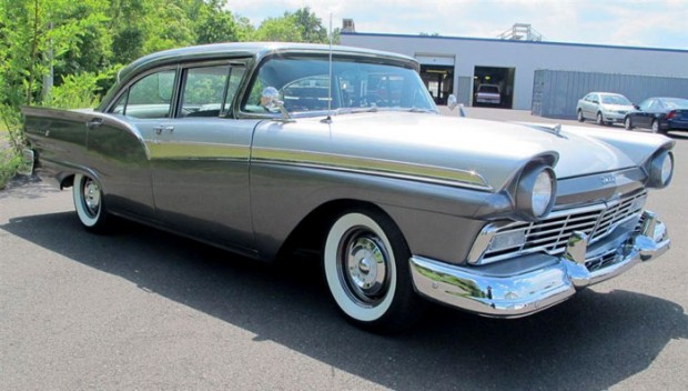 1957-Ford-Fairlane-Fairlane-500-Sedan-Factory-supercharged,-312ci32