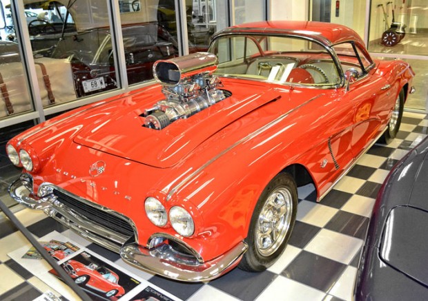 1962-Chevrolet-Corvette-468-11