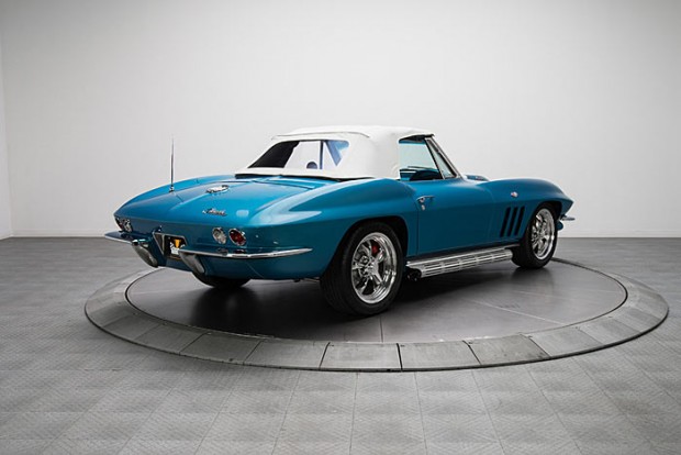 1965-Chevrolet-Corvette-Sting-Ray-12
