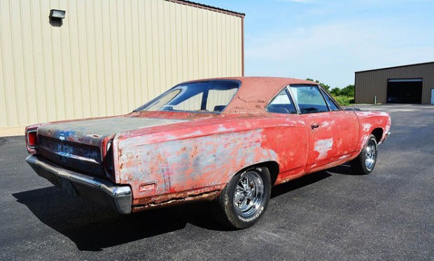 1969-Plymouth-Roadrunner-16