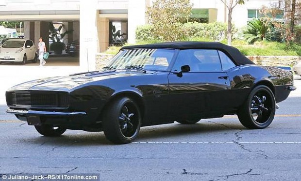 Kendall-Jenner-camaro125