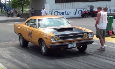 Muscle-Car-Drag-Racing-day
