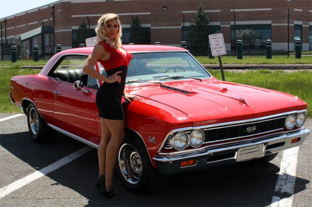 1966-Chevrolet-Chevelle-SS-Girl2546