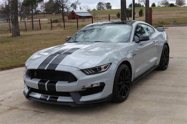 2015-Ford-Mustang-Shelby-GT350-33