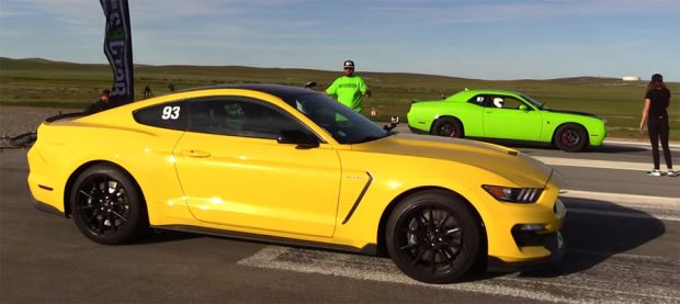 Shelby-GT350-VS-2015-Dodge