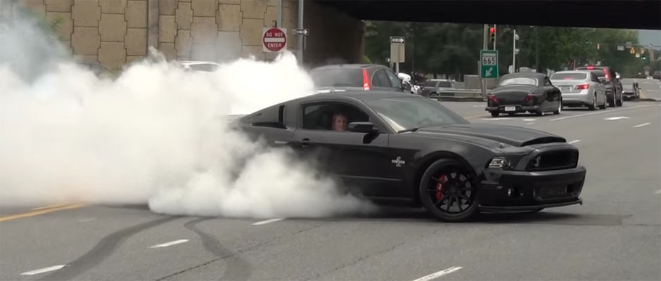 EPIC Burnout By Mustang Shelby GT500 Super Snake - Muscle Car