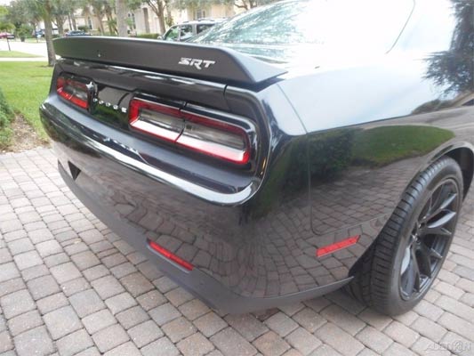 2015-Dodge-Challenger-SRT-Hellcat