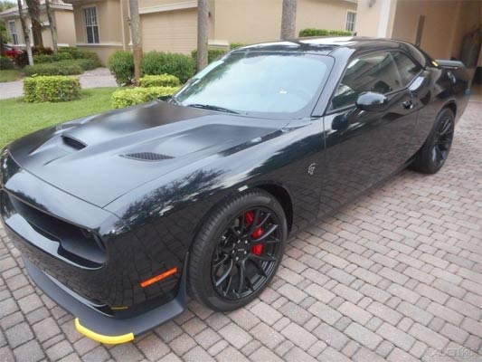 2015-Dodge-Challenger-SRT-Hellcat