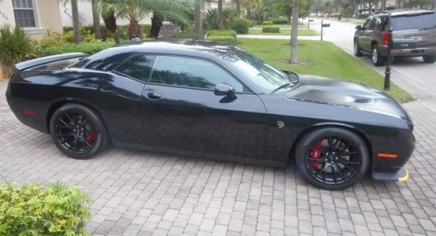 2015-Dodge-Challenger-SRT-Hellcat