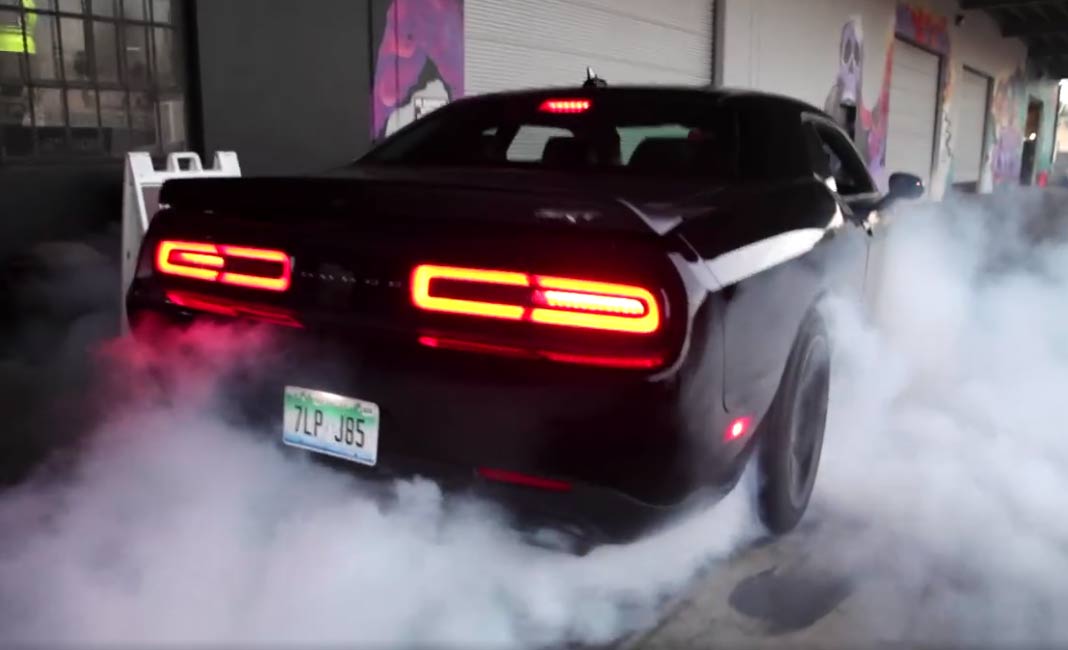 Leah Pritchett Dodge Challenger Hellcat Burnout - Muscle Car