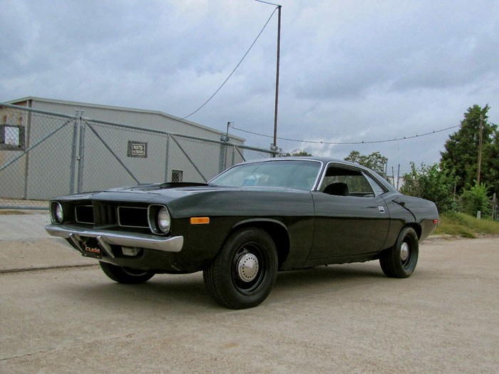 1972-Plymouth-Barracuda-318ci-300hp-Triple-Black-Restomod11